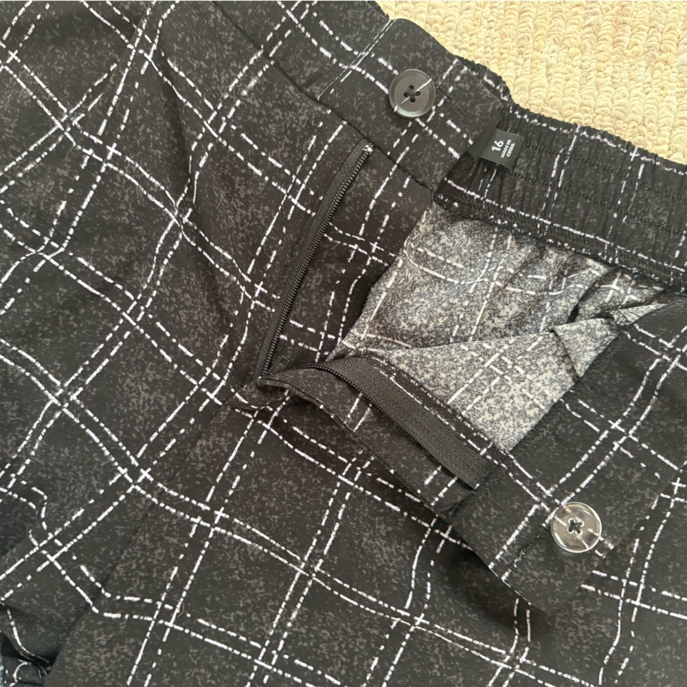 Torrid Black and White Wide Leg Pants - Picture 5 of 8
